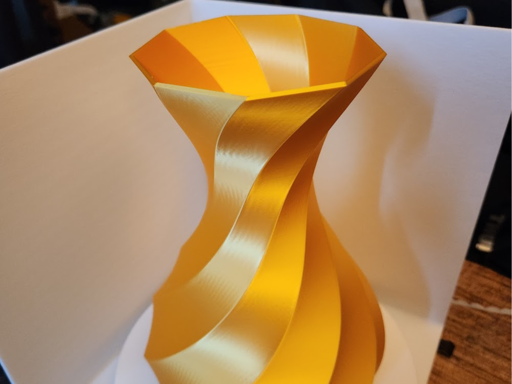 Vase silk and smooth