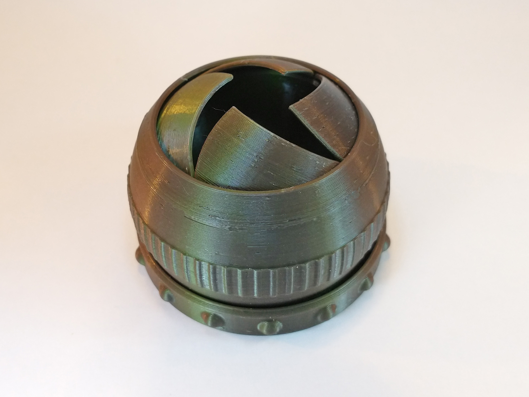 Print-In-Place Iris Box (locking)