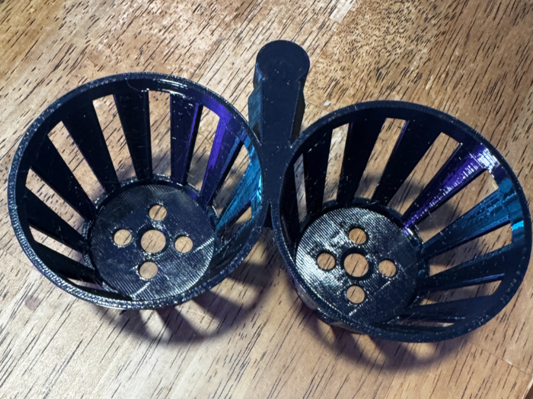 Double basket works with movable fish tank bracket