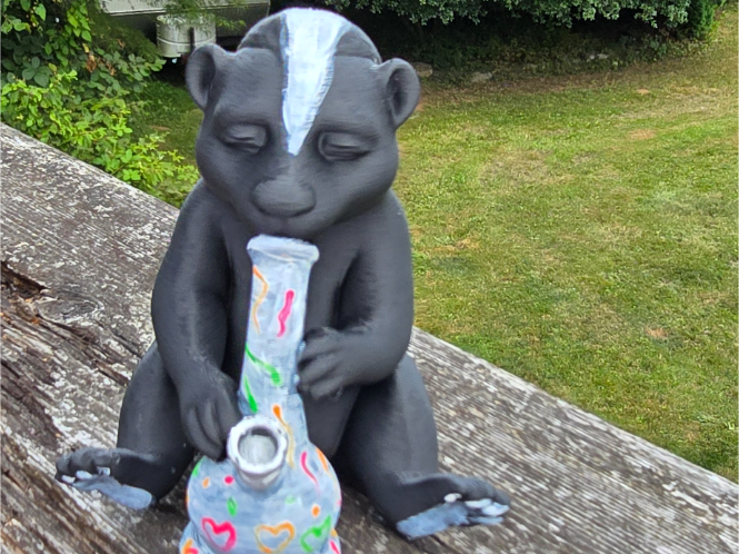 Skunk with a Bong