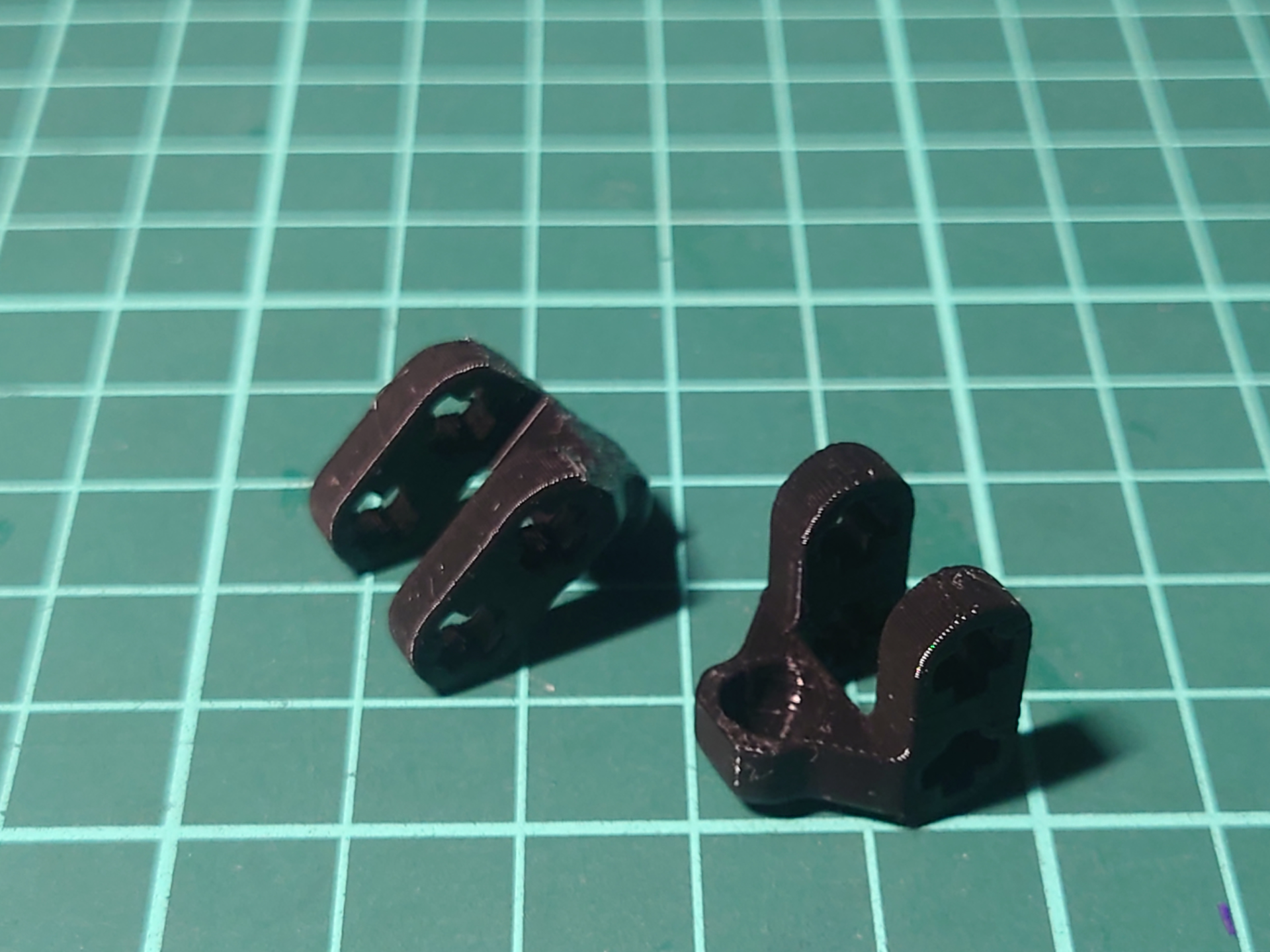 Connector perp. with ball joint