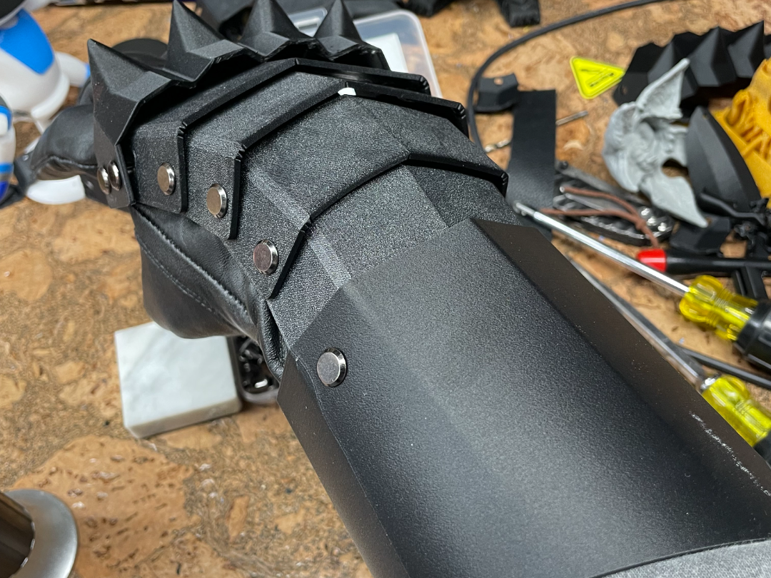 Spiked Gauntlet v2