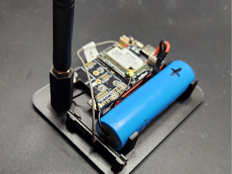 RAK 19007 18650 + antenna mount