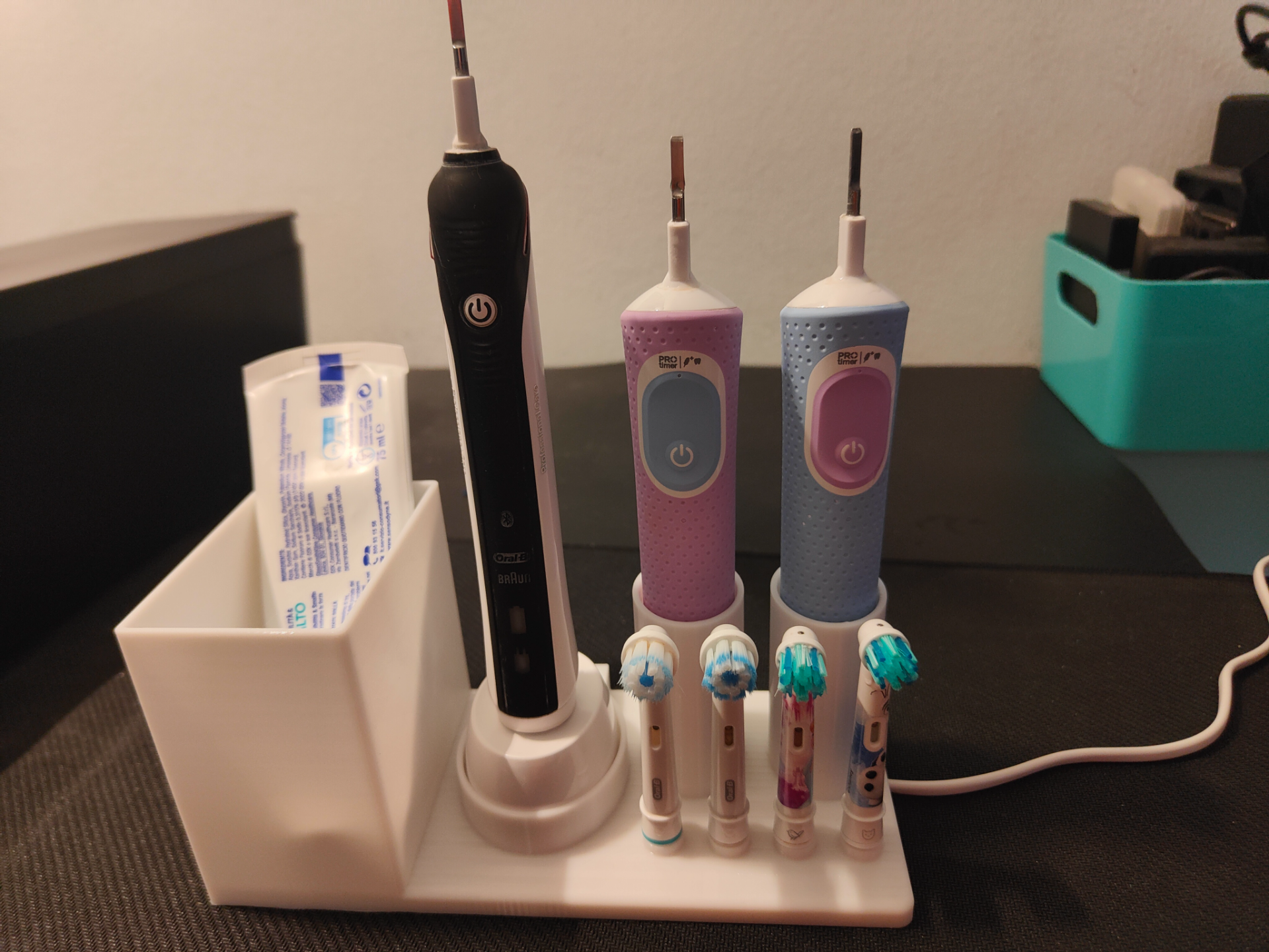 PORTACARICATORE E SPAZZOLINI ORALB