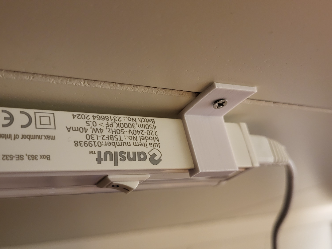 Angled mounting bracket