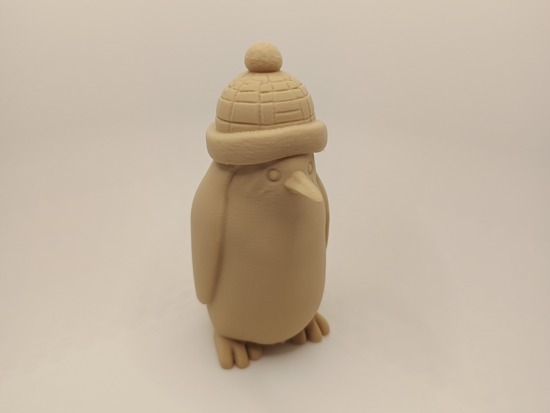 Winterpinguin mit Muetze  – Frostig Freundlich