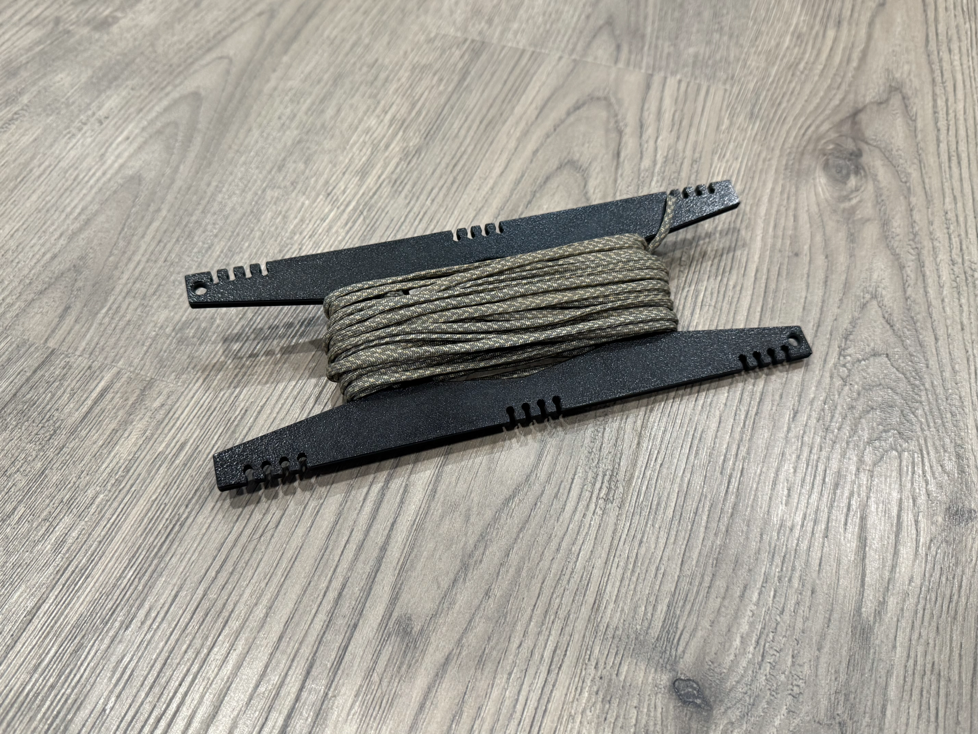 QuickWind 550 XL – High-Capacity Paracord Holder