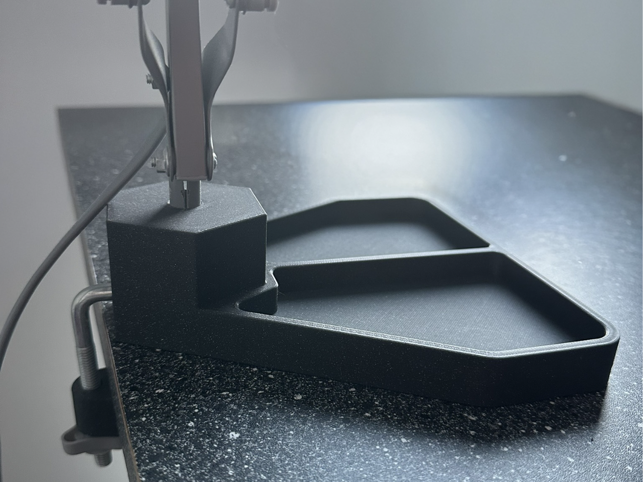 Pantograph lamp stand