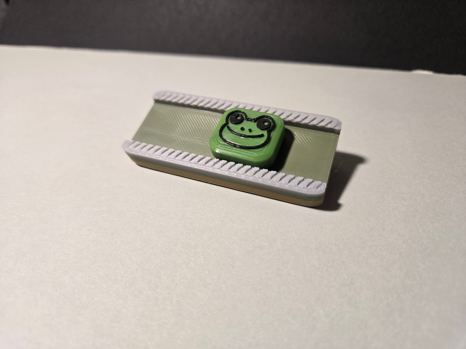 Magnetic fidget slider - (it can jump)