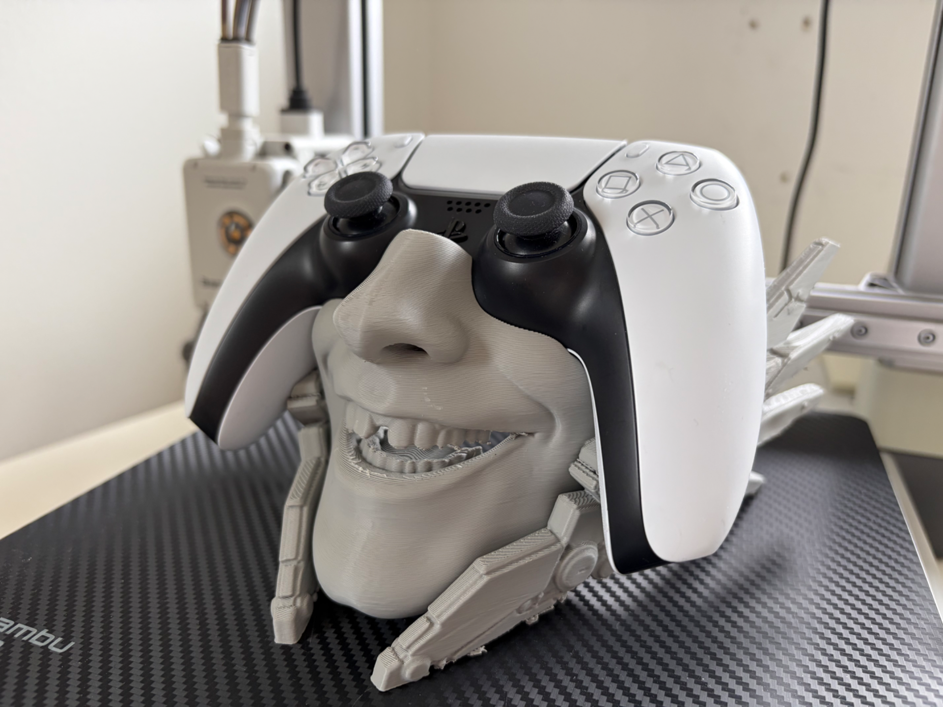 MechaMask- PS5 Controllerholder- Freaky
