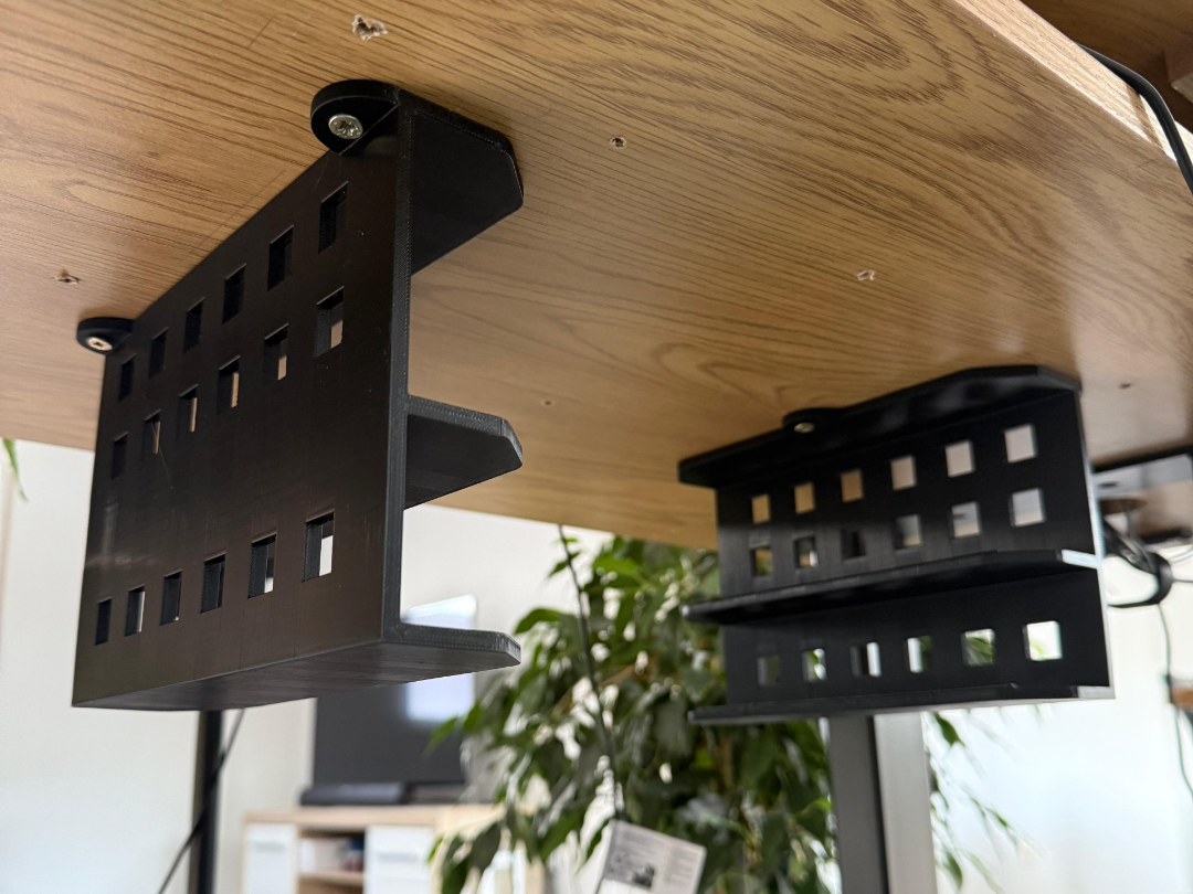 Decksaver Halterung für DJ Equipment unterm Tisch