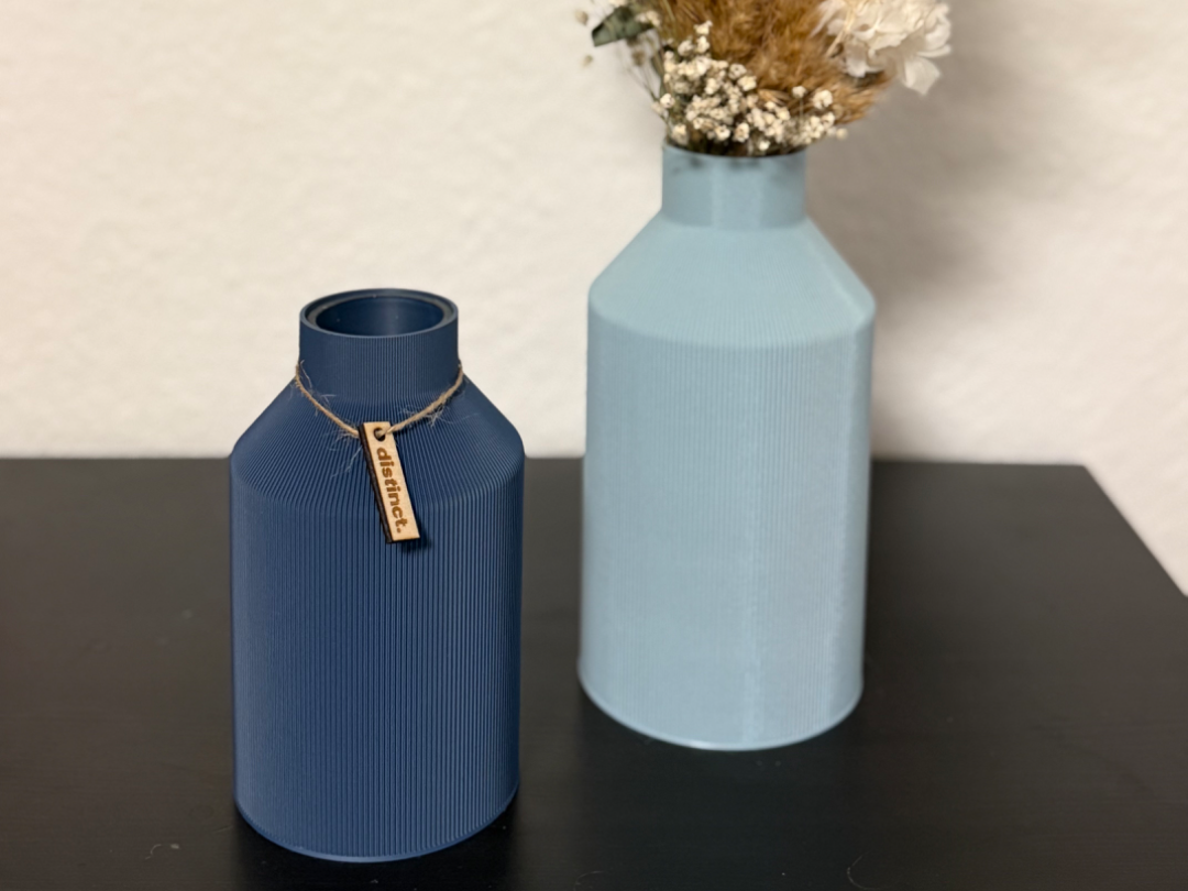 Vase Fiala - Flaschenvase mit feinen Rillen