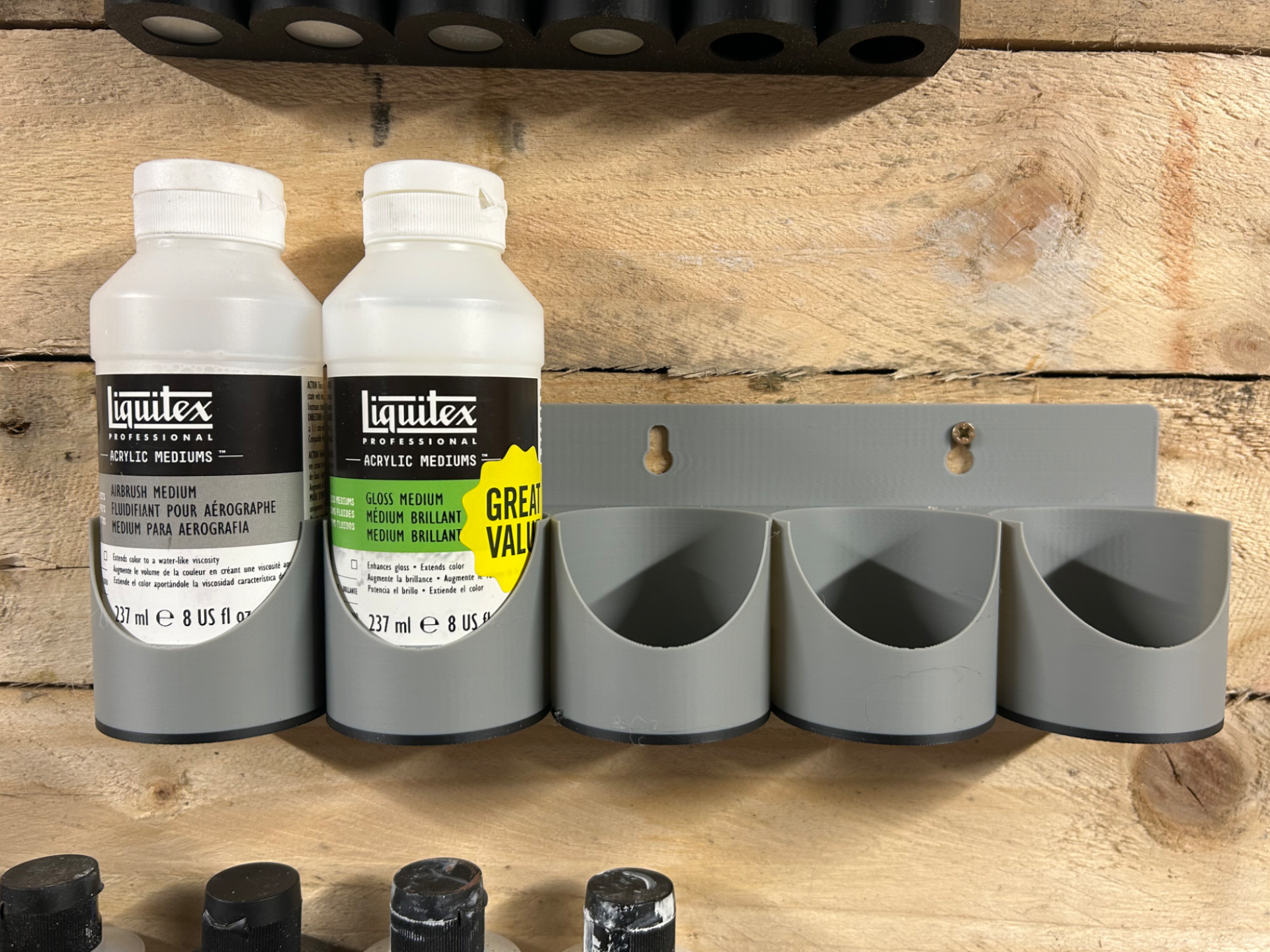 Liquitex bottle 237 ml 8 US floz wall stand.