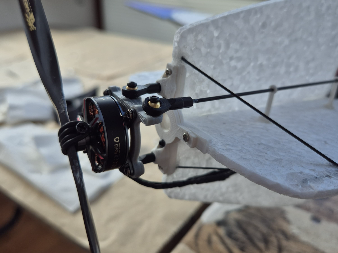 Thrust Vector for indoor models