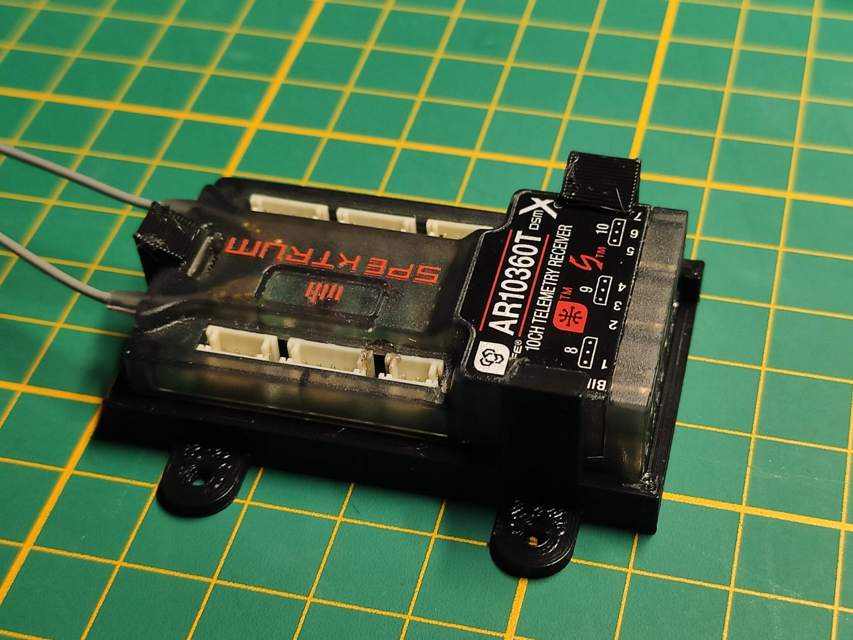 Spektrum AR10360T Receiver Mount