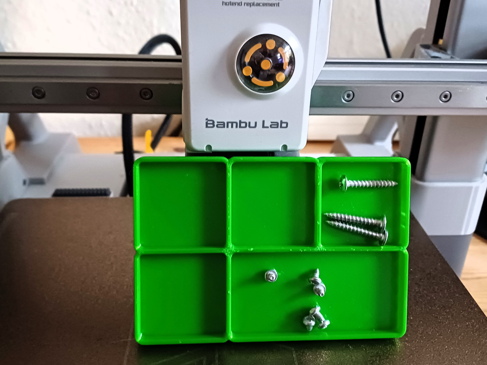 Magnetic screw bowl
