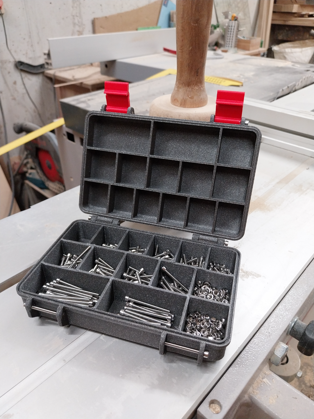 Screw box/organizer