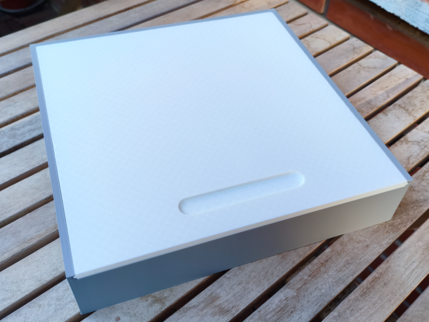 Caja con tapa deslizante