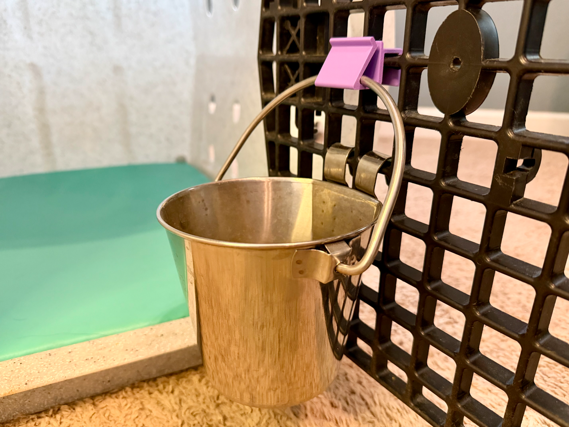Ruffland Kennel Water Bucket Hook (Large/Interm)