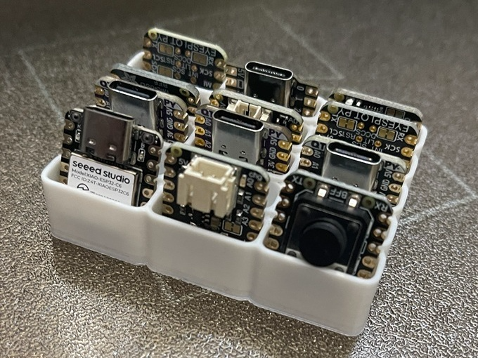 tray for seeed studio xiao / adafruit QT PY boards