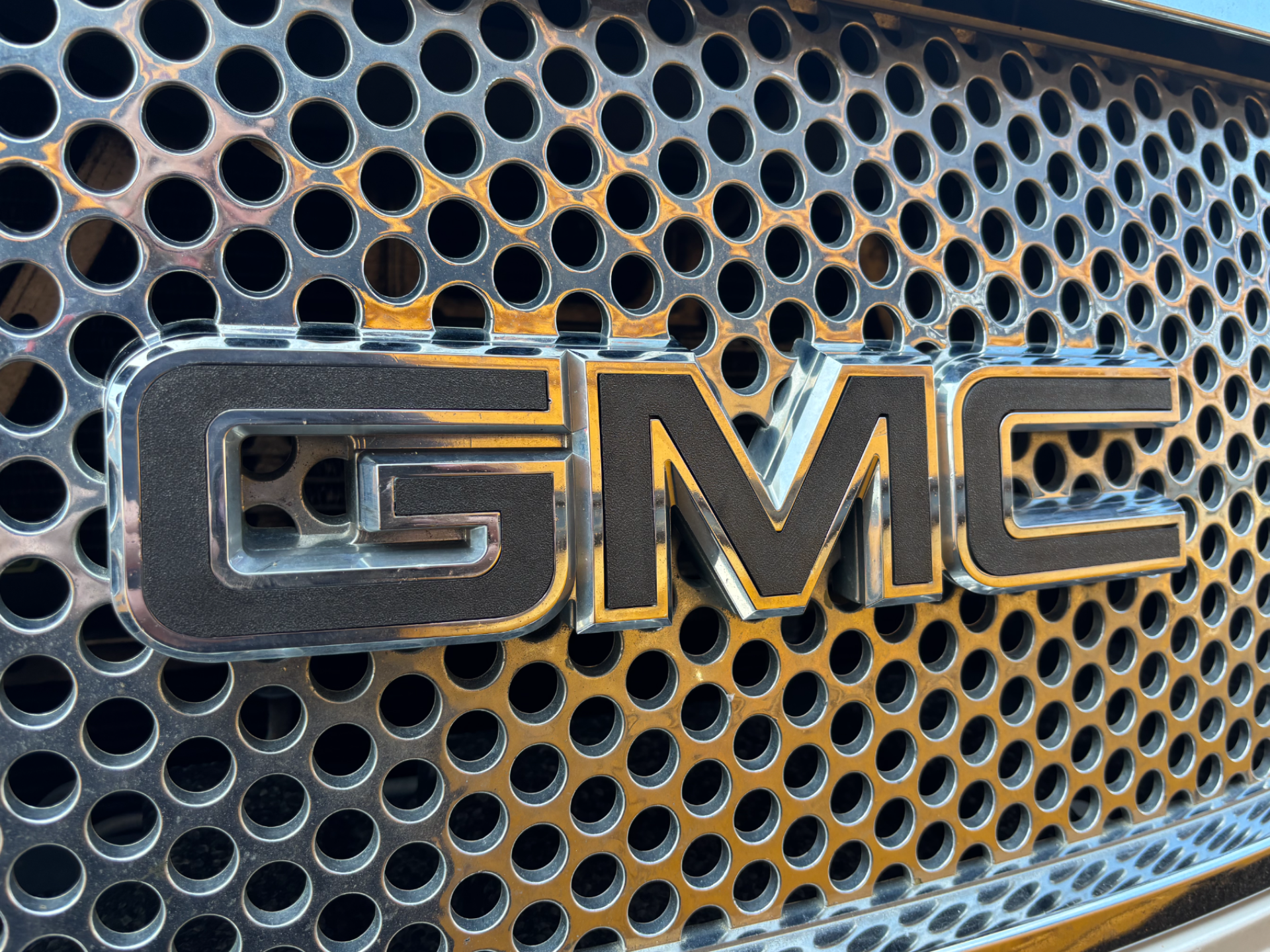 GMC logo replacement for gmc yukon
