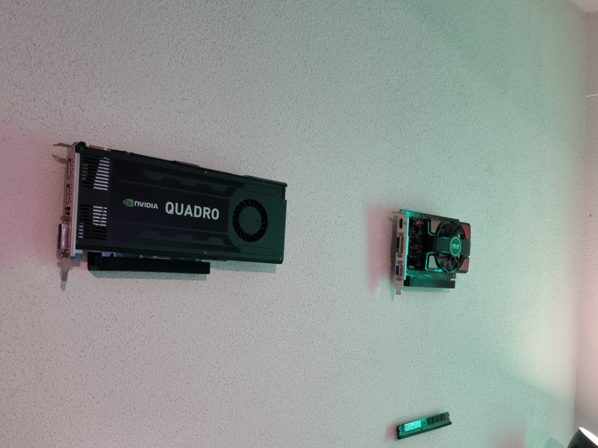 GPU_wall_mount
