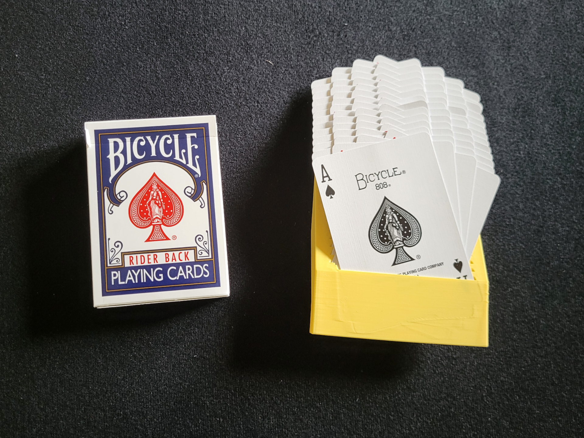 Compact pocket card index for magic tricks