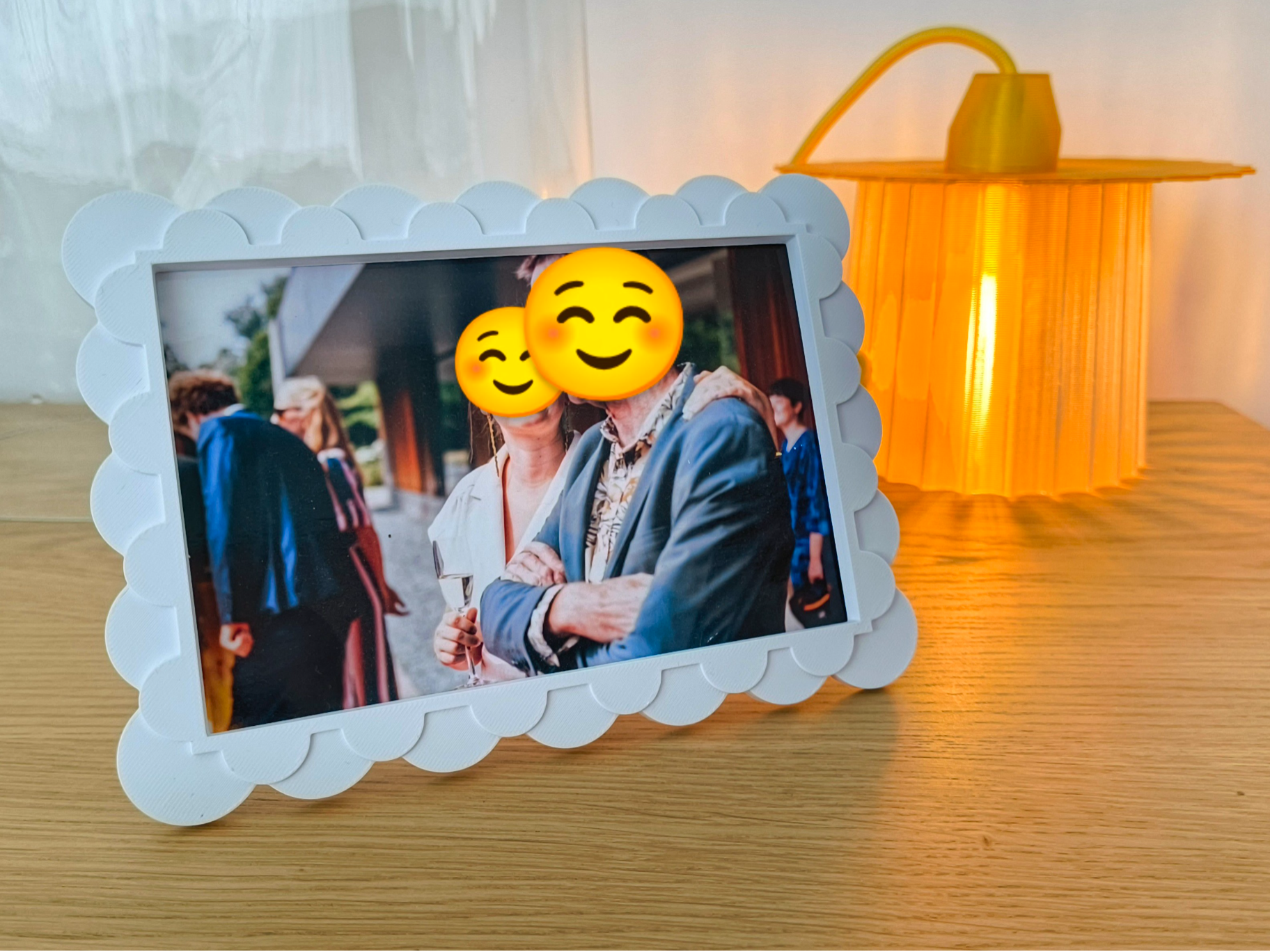 Modern horizontal photoframe