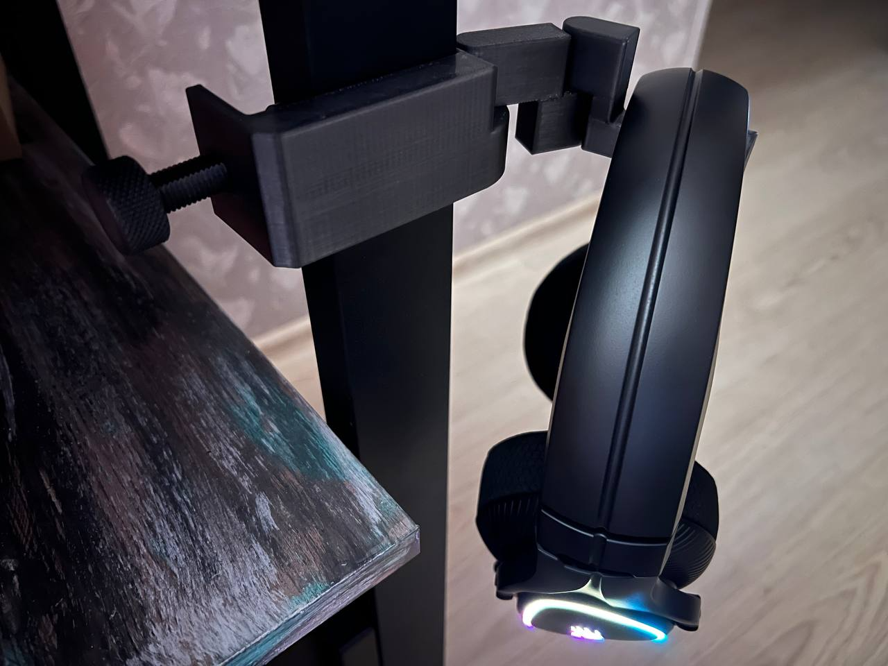Headphone holder