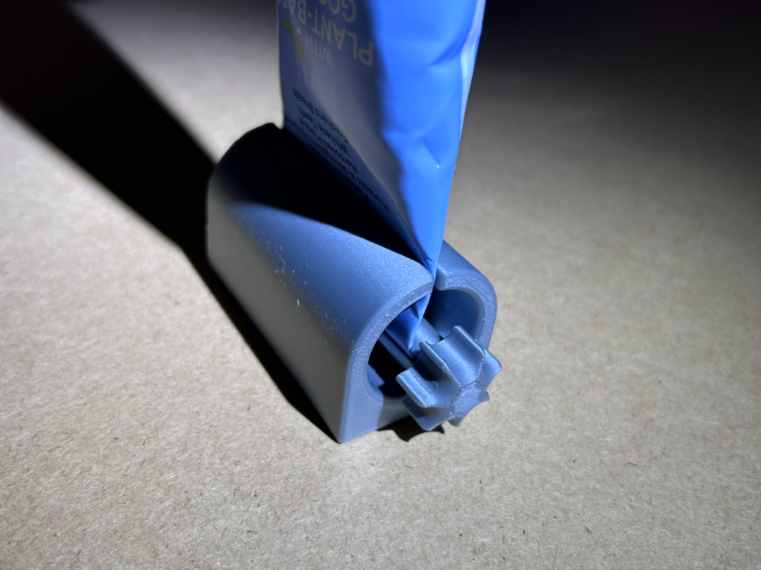 Tooth paste squeezer