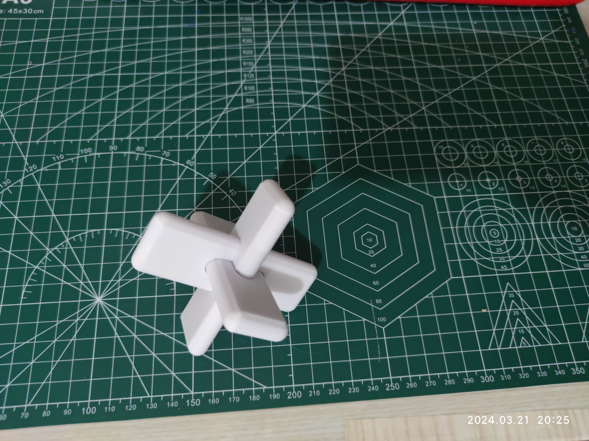 Tri-Part Cross Puzzle —— 3D Puzzle Games