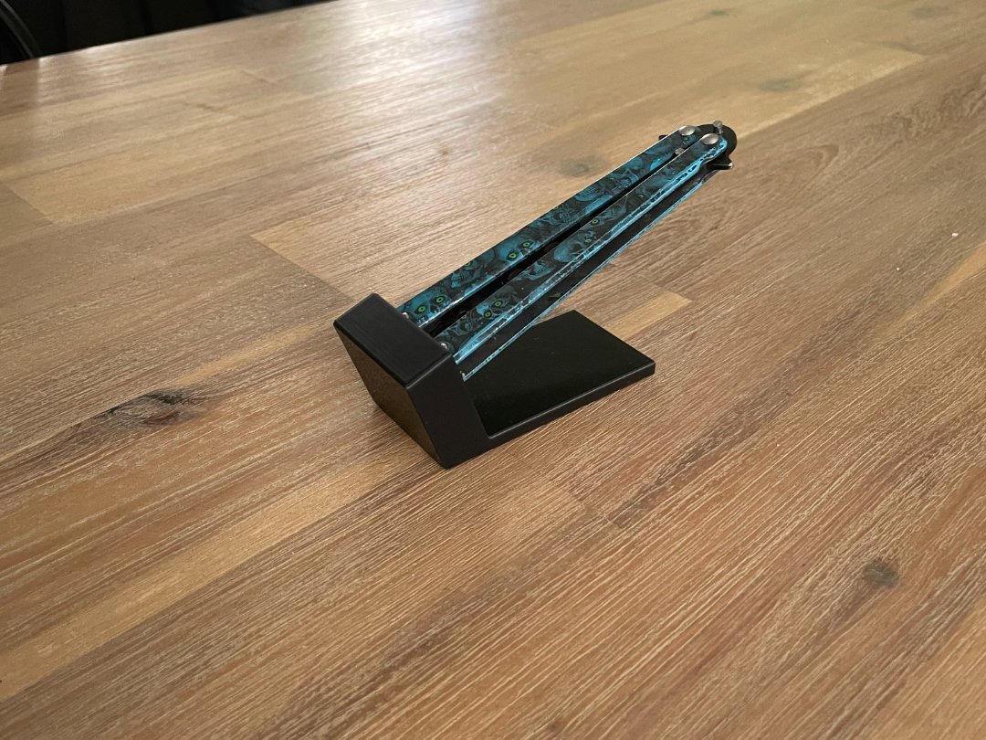Balisong holder - tilted