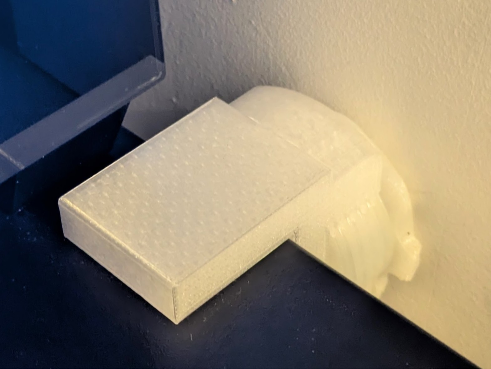 Anti wobble desk clamp