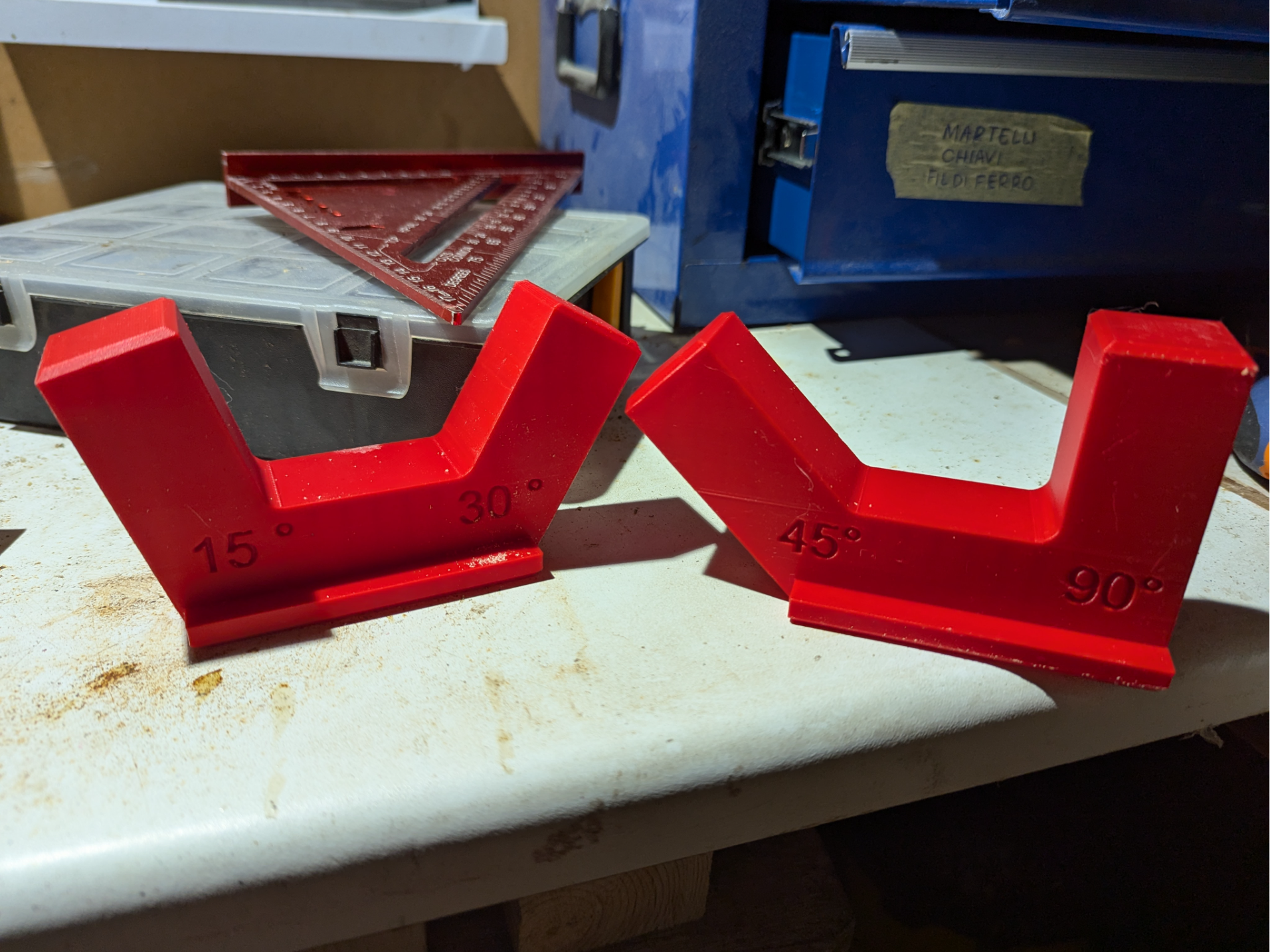 Magnetic Hand Saw Guide