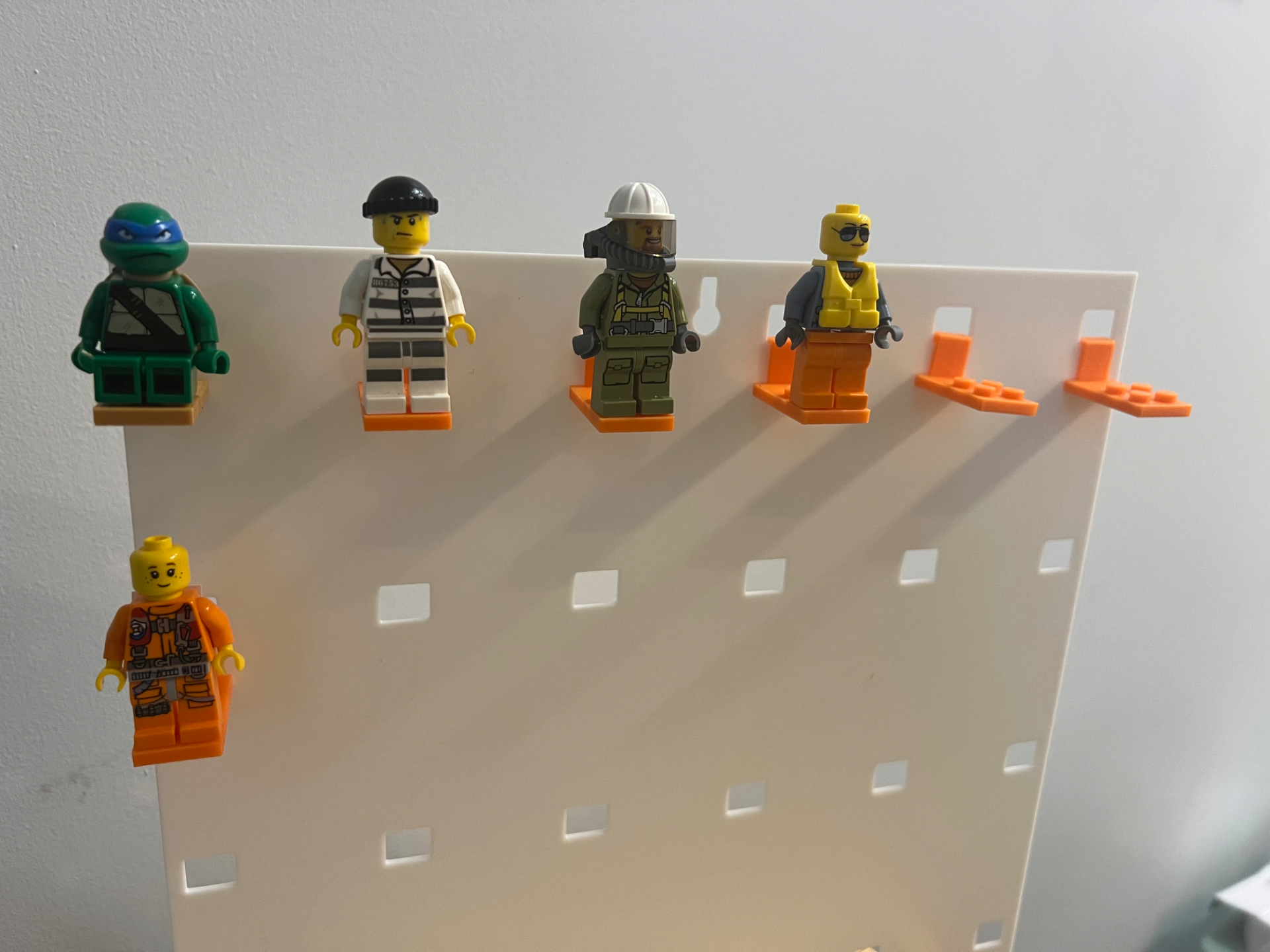 L E G O minifigure holder/stand/display