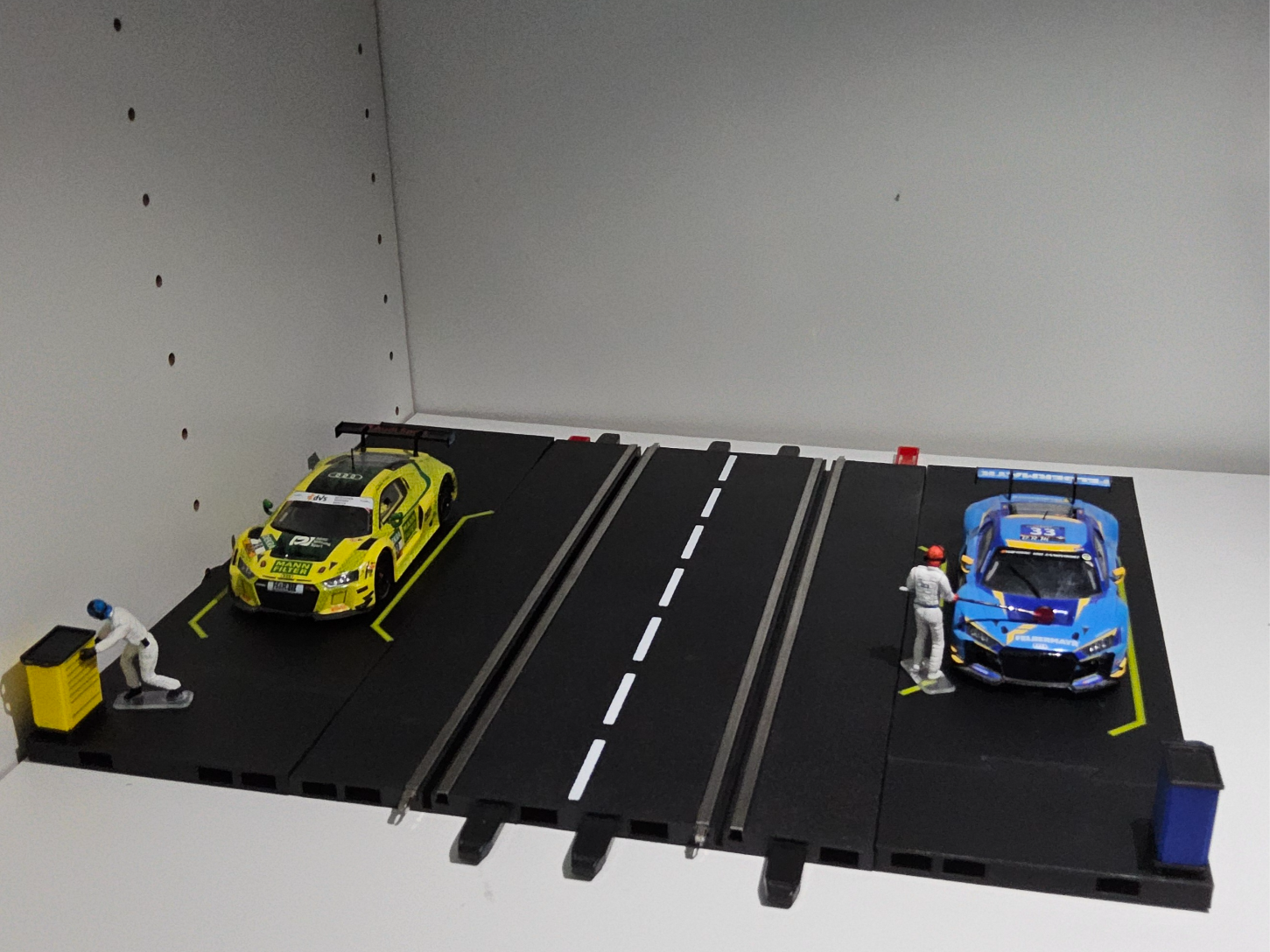 Carrera Slotcar Randstreifen Boxengasse Stand