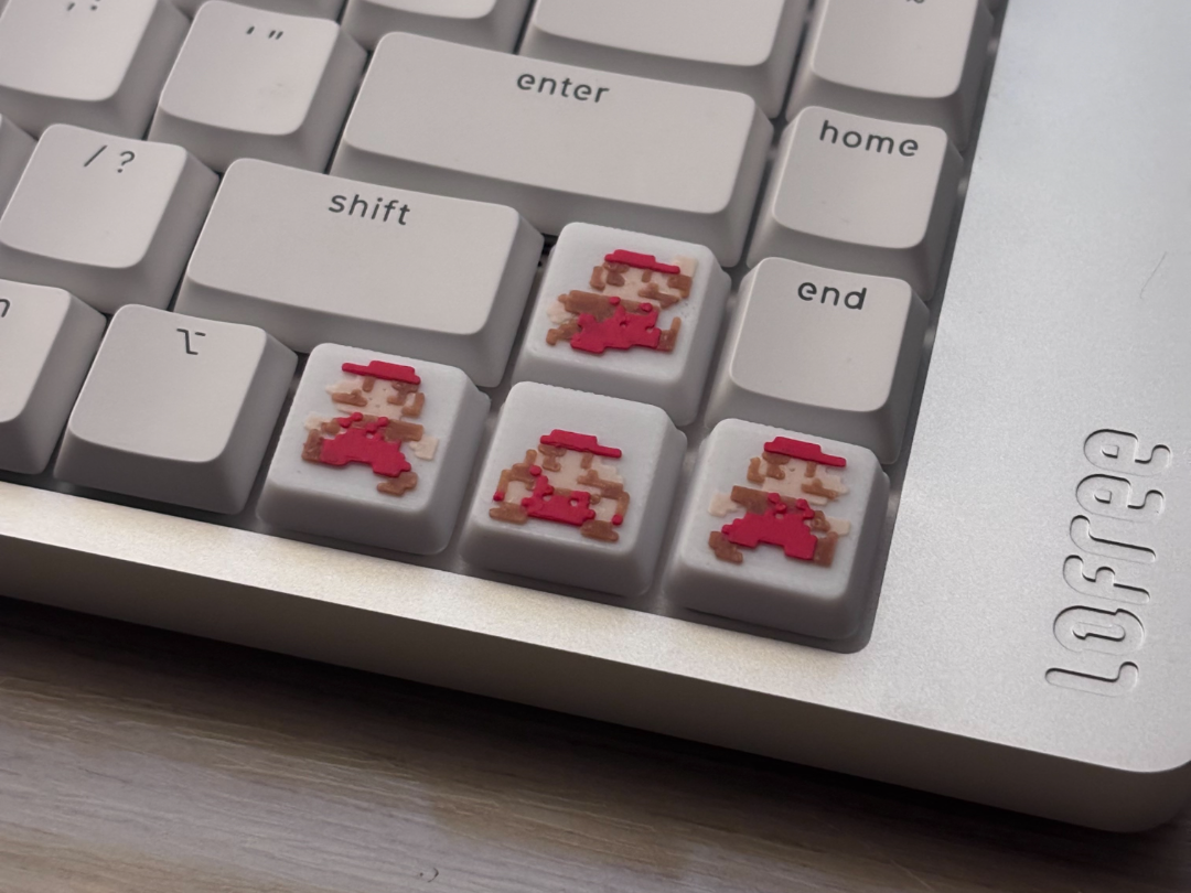 8-bit Mario keycaps