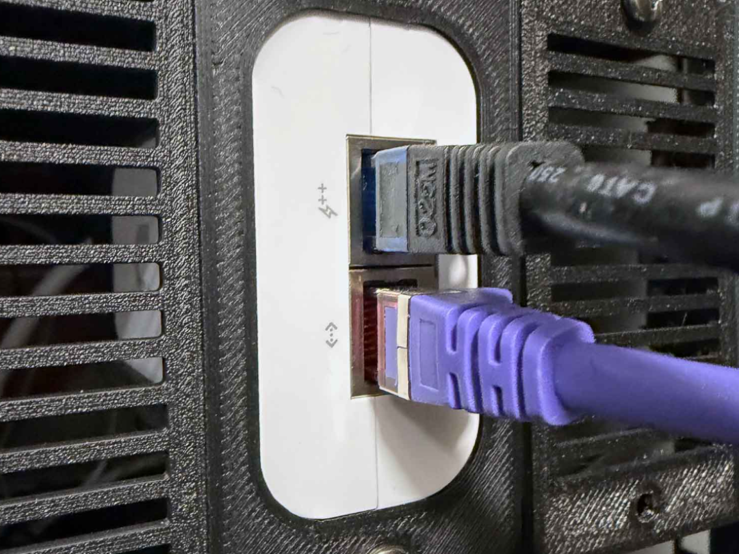 Ubiquiti UniFi PoE++ 60W Mount for RackPi
