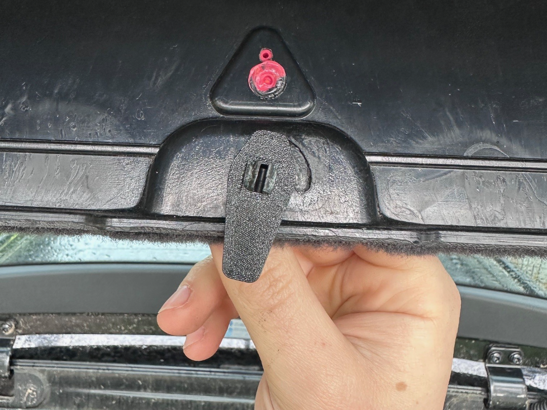 Audi A6 C5 Warndreieckklappe Hebel