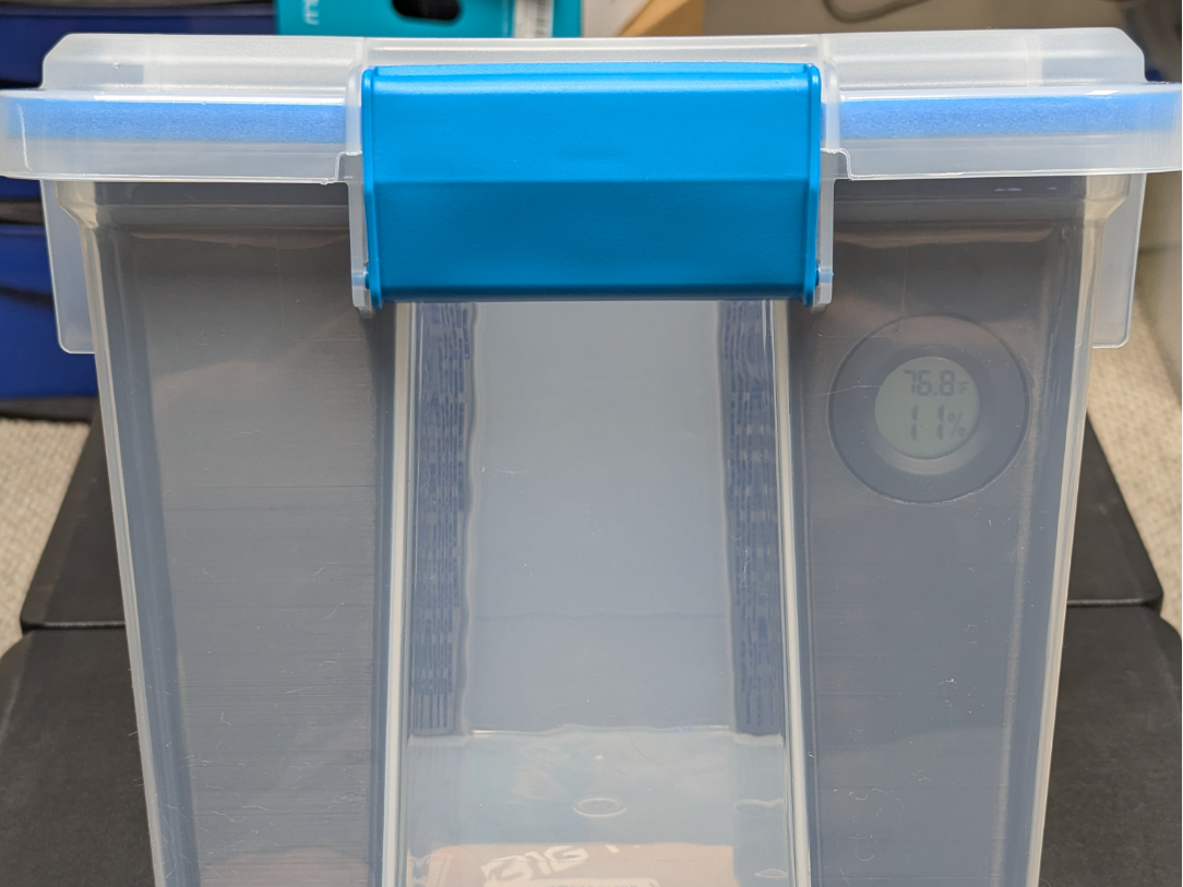Sterilite 20qt Desiccant Holder