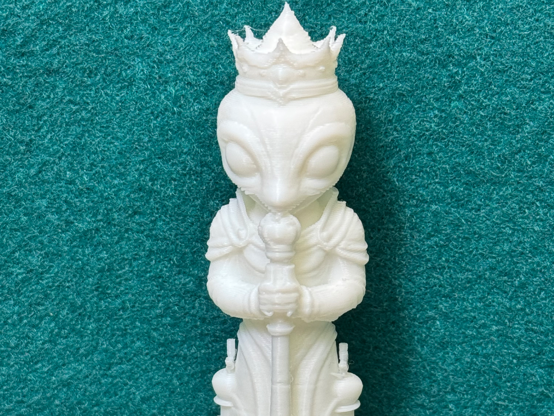 Aliens Have Landed (to play chess) "Plain Edition"