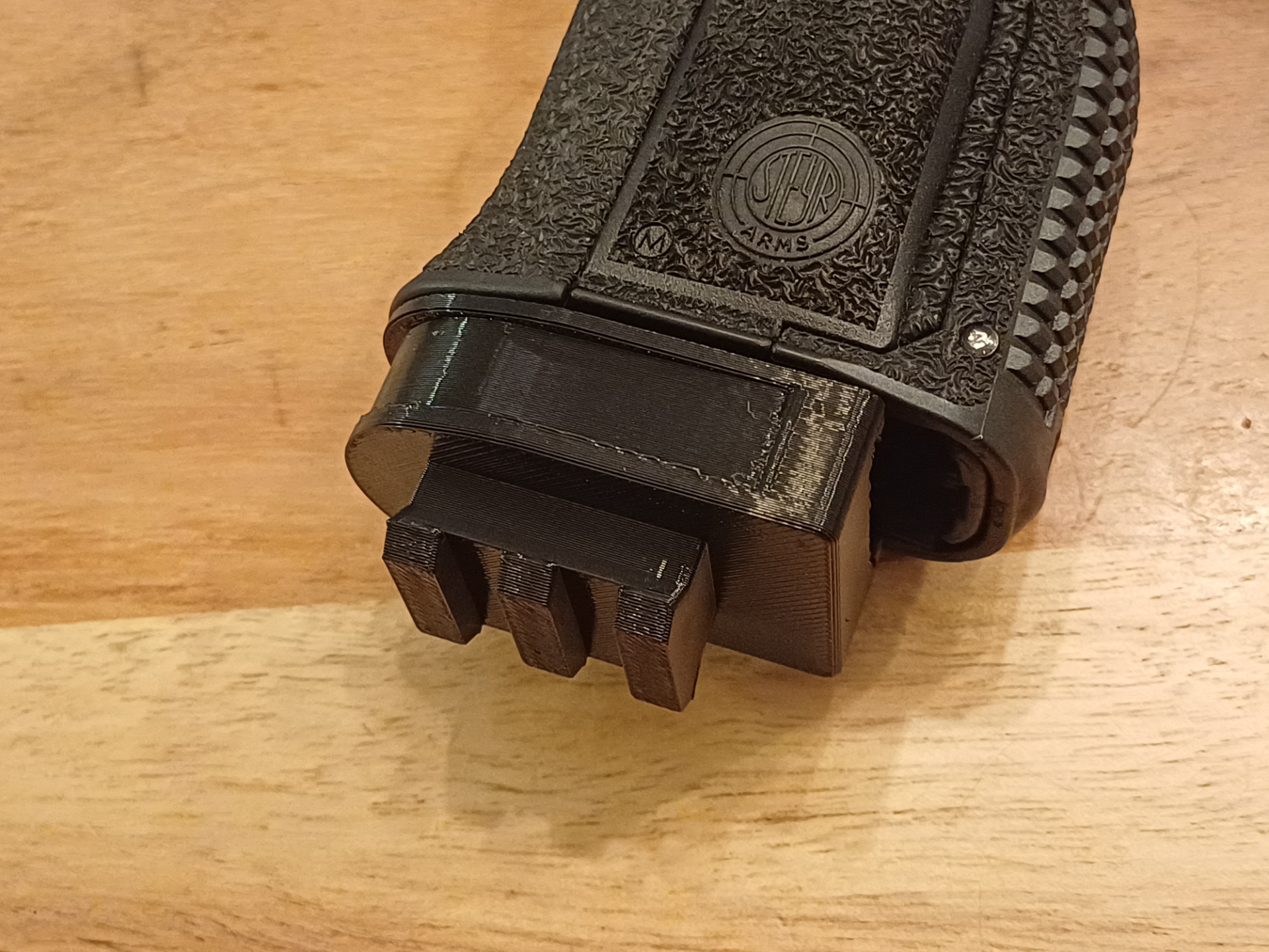 Steyr A2 Magbase with Mantis X Picatinny Rail