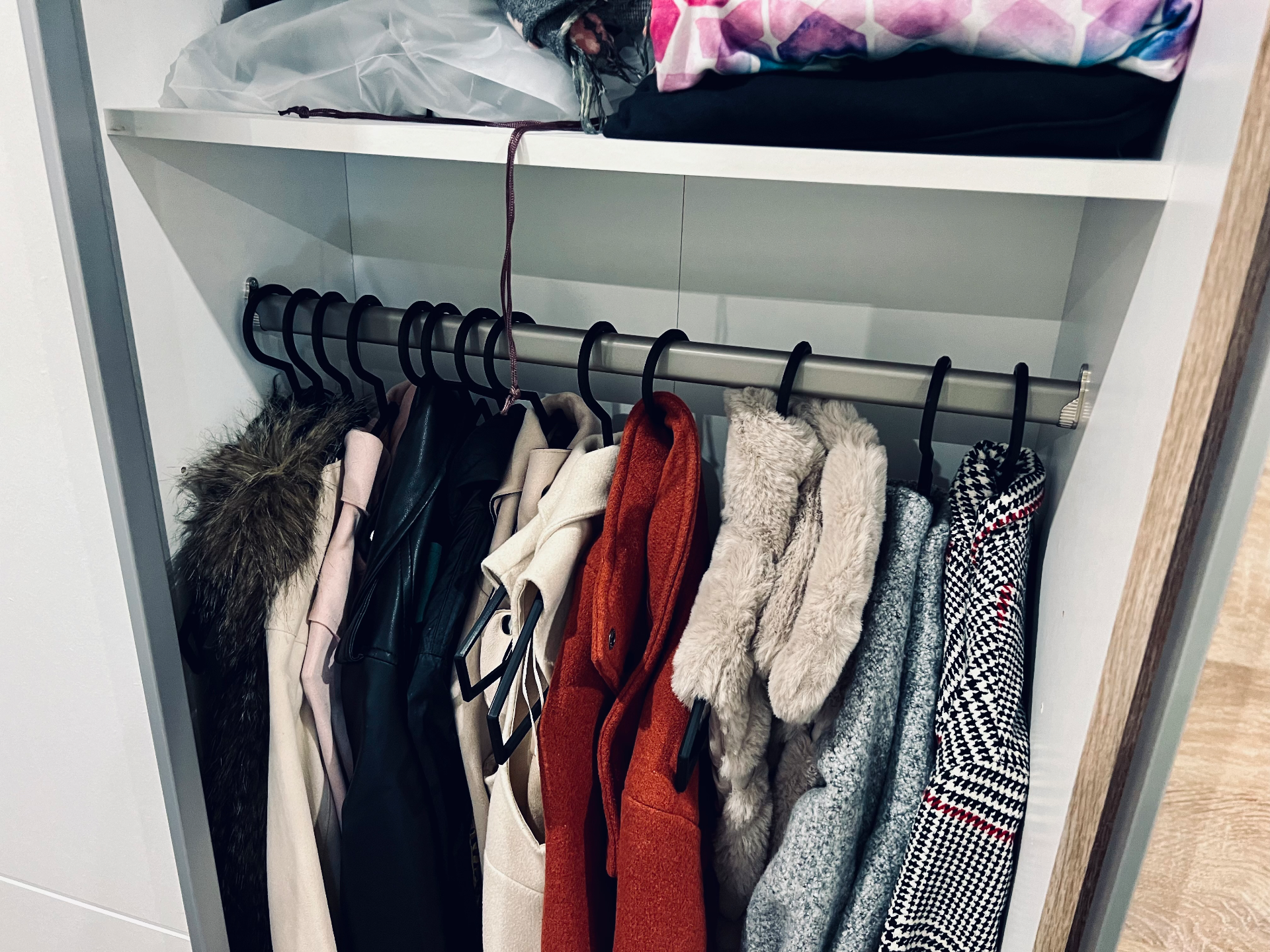 Foldable coat hanger