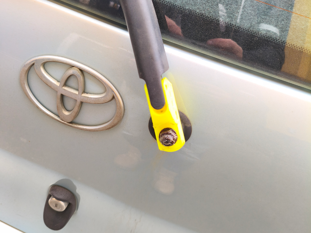 Rear Wiper Arm Mount / Cap for Toyota Yaris 2001