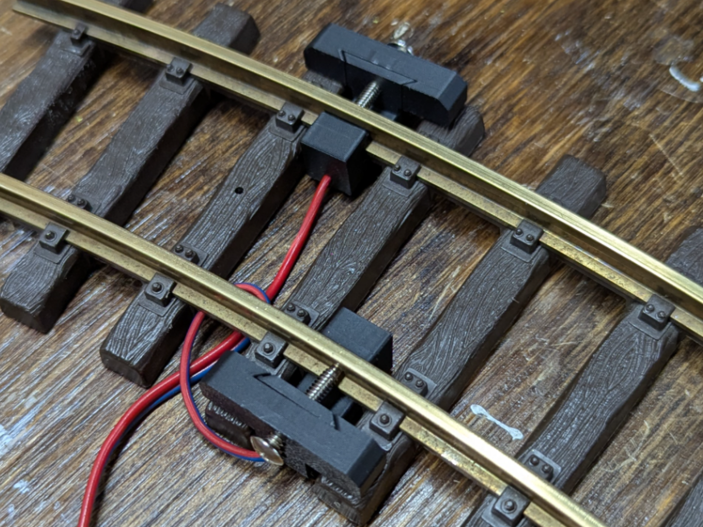Low Profile G Gauge Track Power Connectors