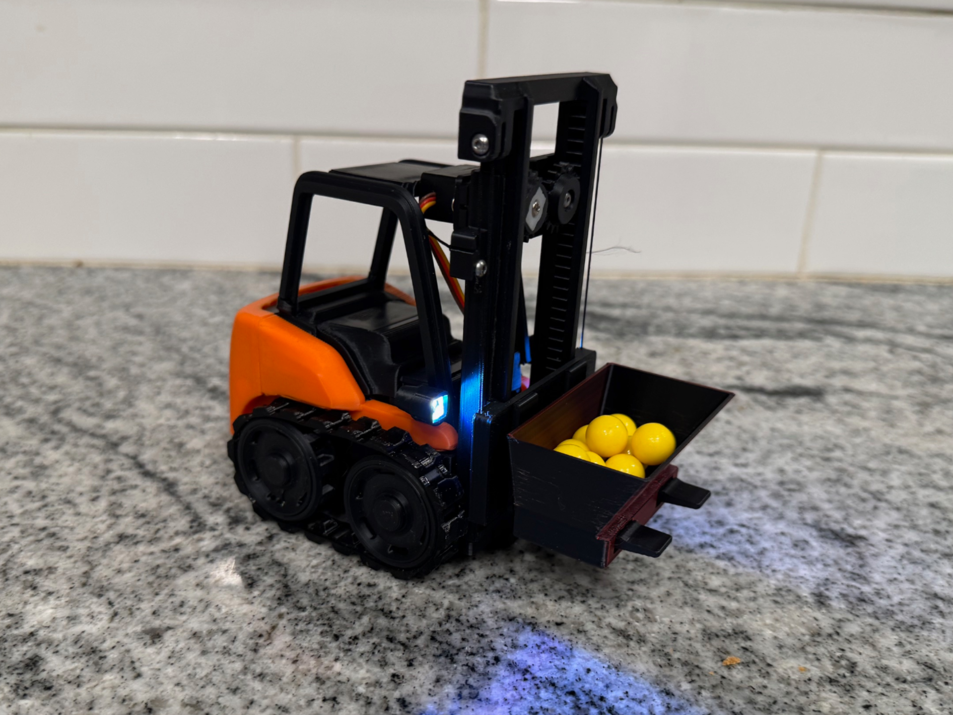 Fork lift bucket