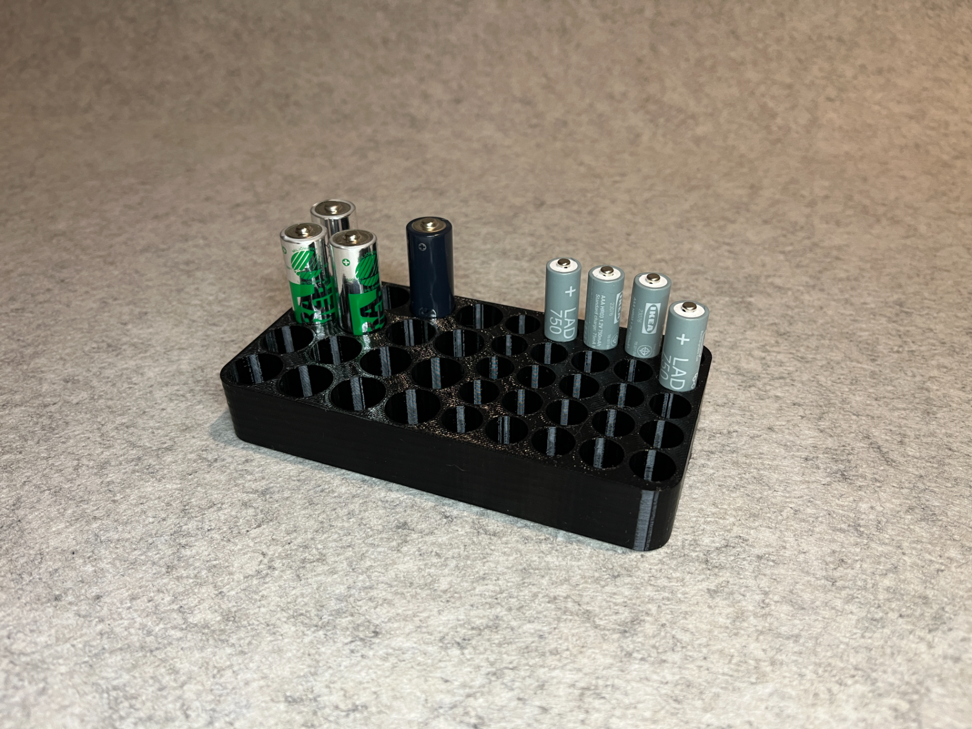 Battery holder for 16x AA and 25x AAA batteries