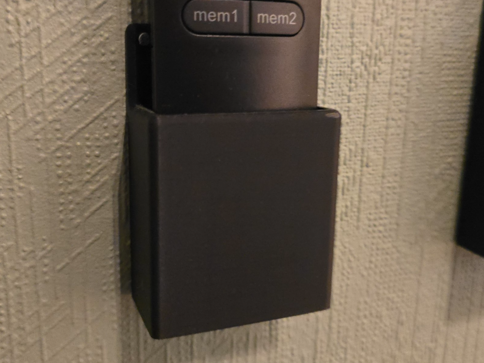 Wall mounted remote holder 19x43mm