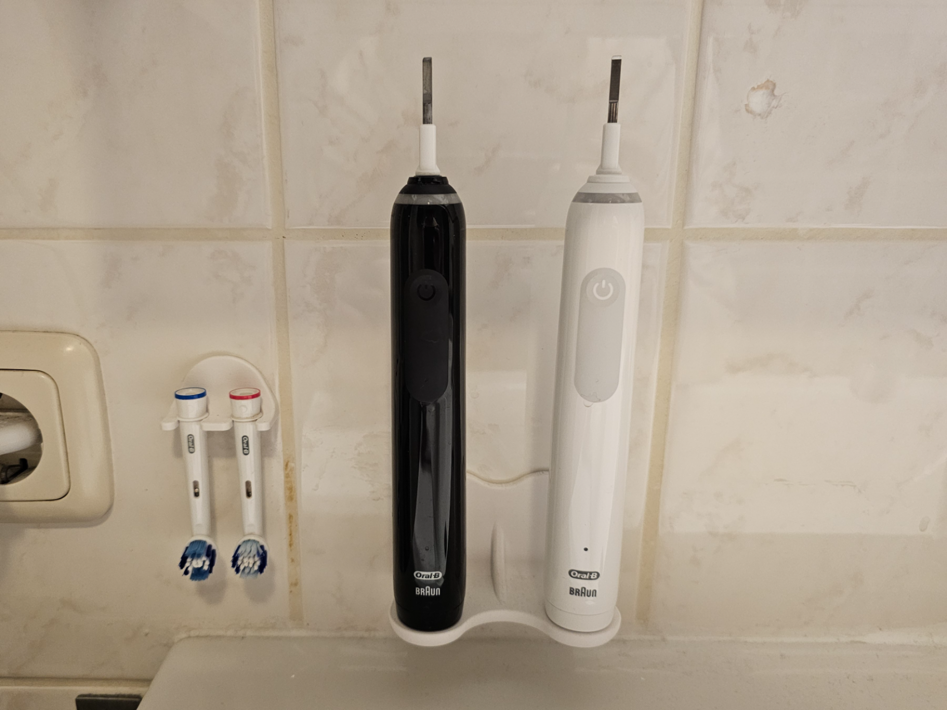 toothbrush holder with flexible peg (from 1 to 6)