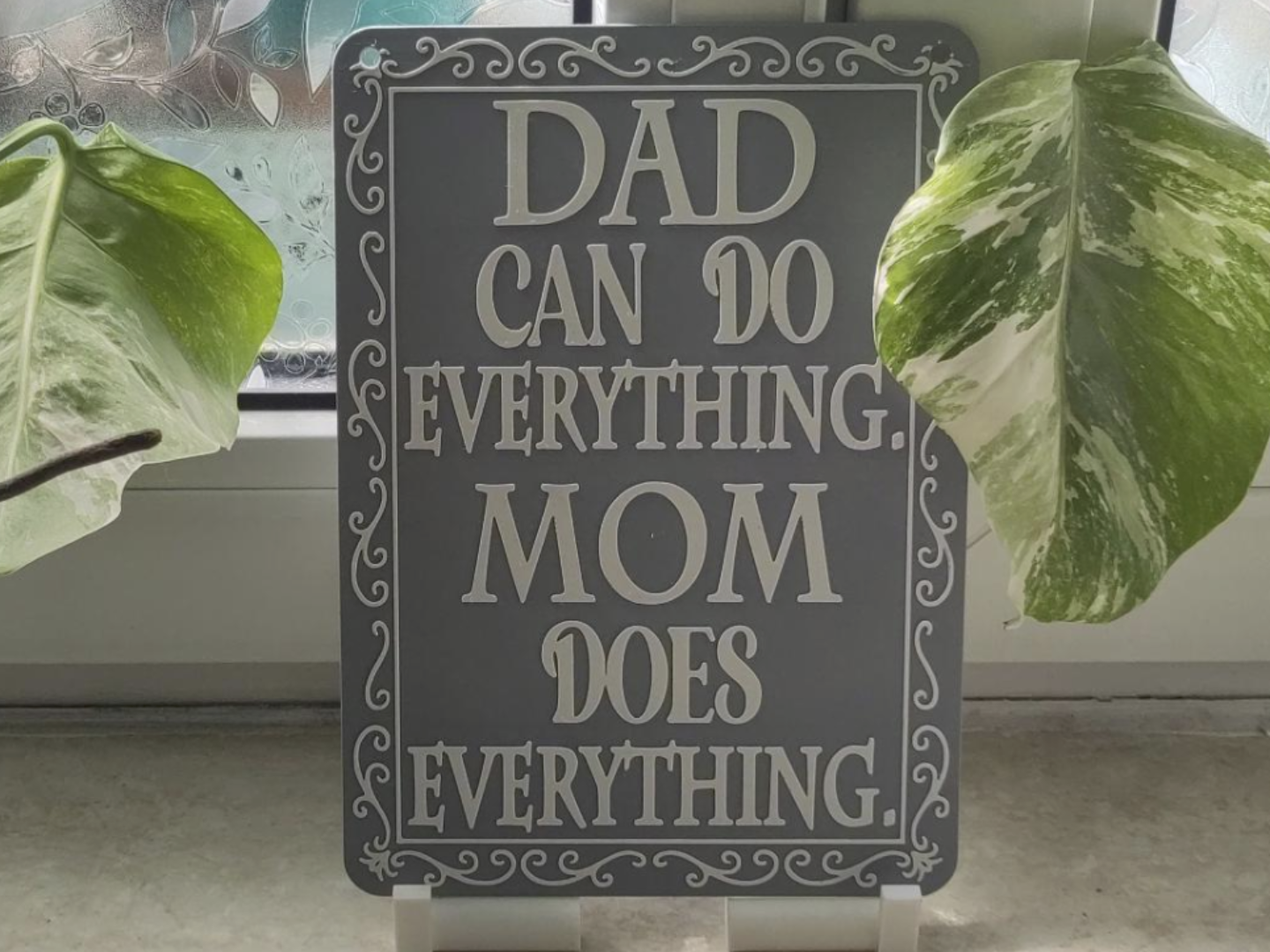 'Dad can do everything. Mom does everything' Sign
